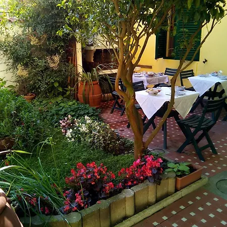 לינה וארוחת בוקר Longhouse